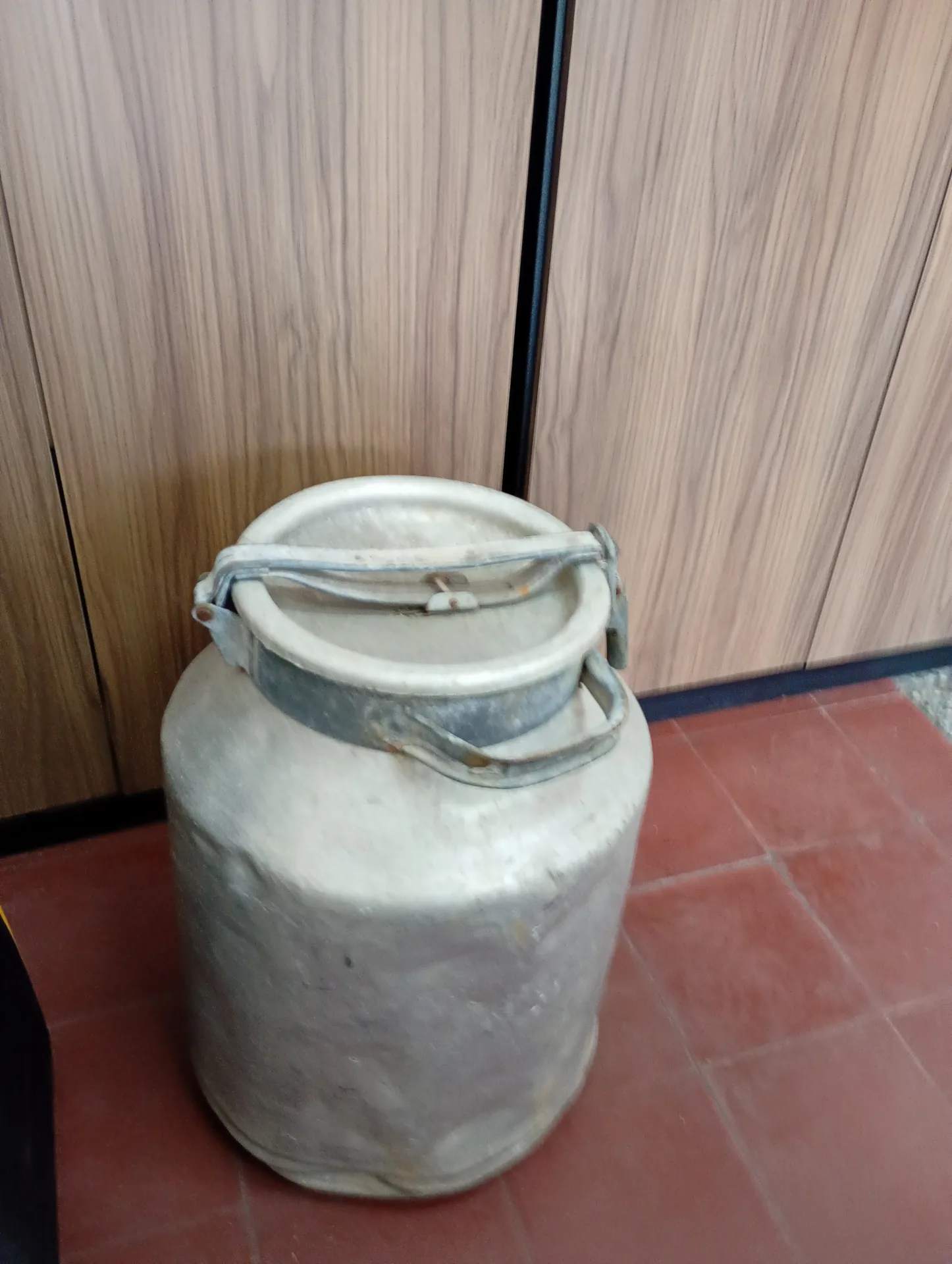 Tarro de Aluminio Antiguo